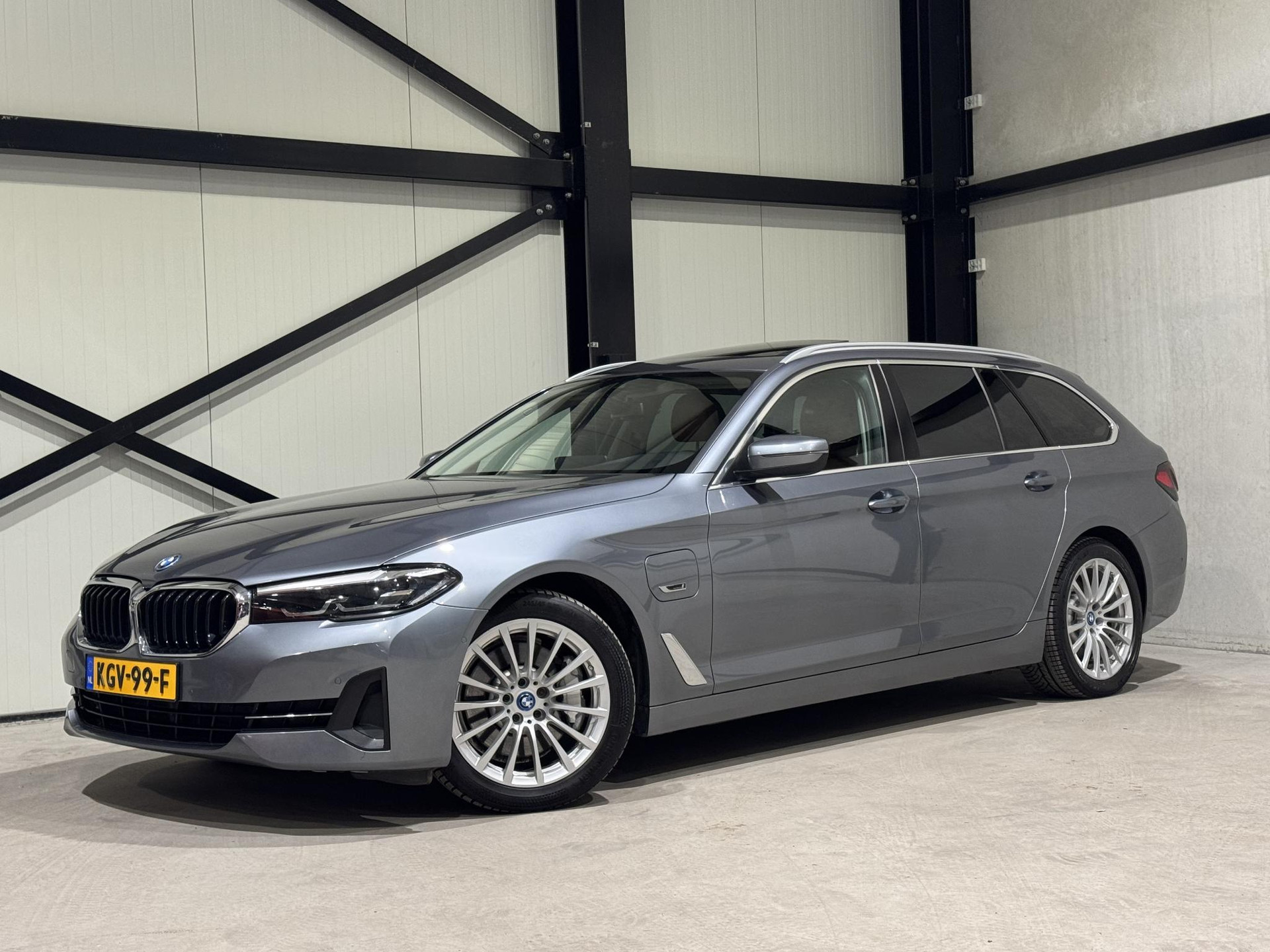 BMW 5 Serie Touring 520e Business KGV99F