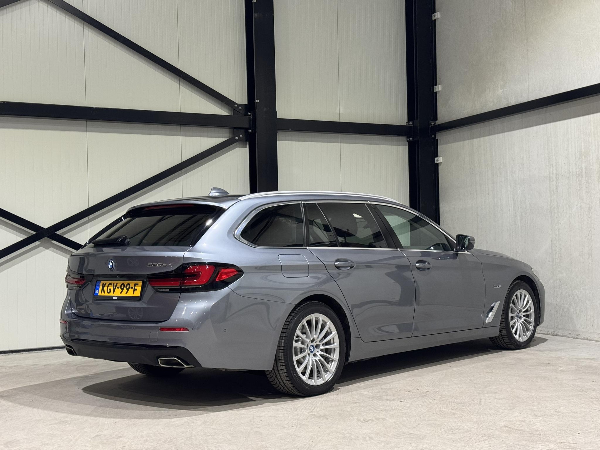 BMW 5 Serie Touring 520e Business KGV99F
