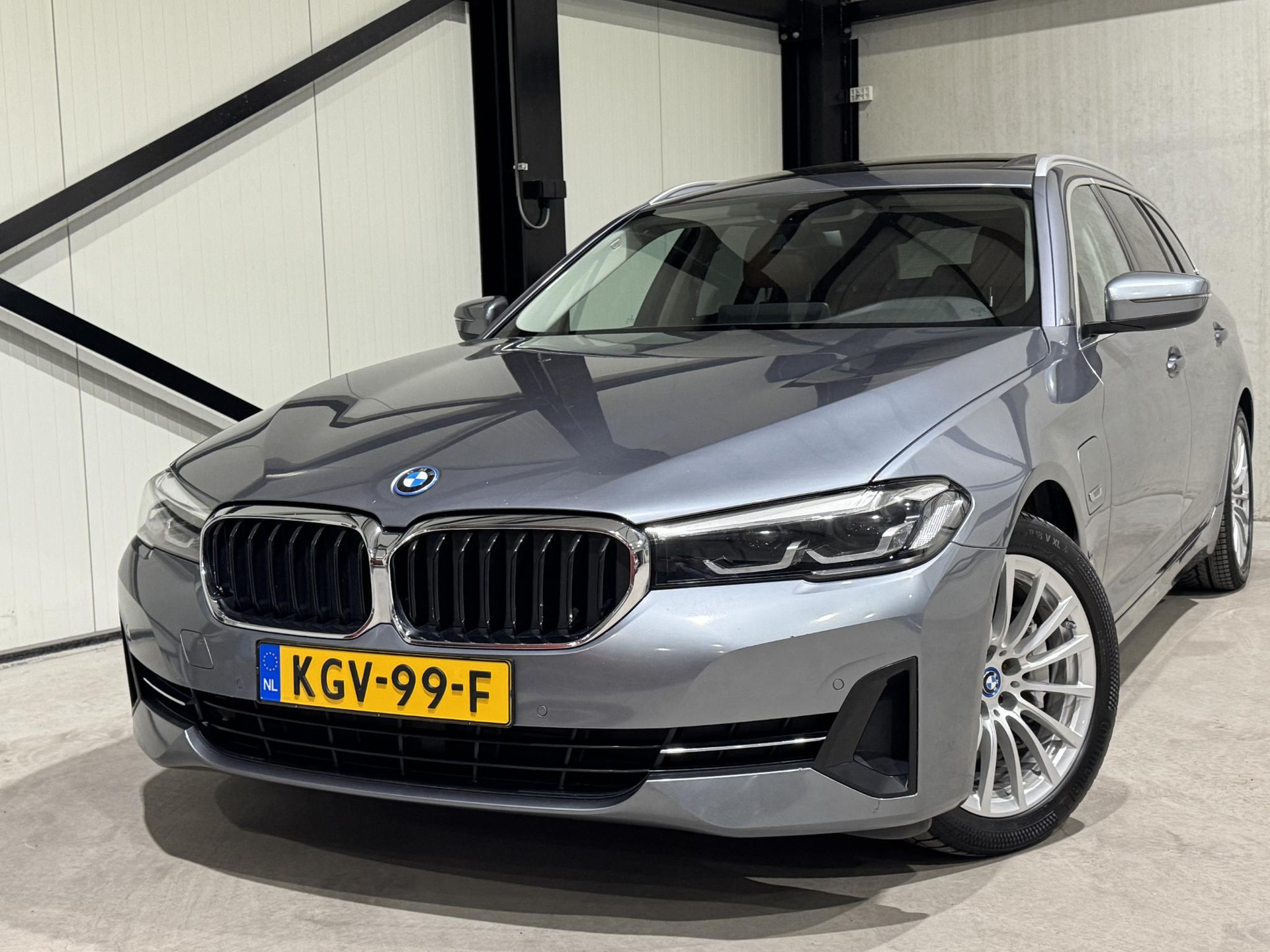 BMW 5 Serie Touring 520e Business KGV99F