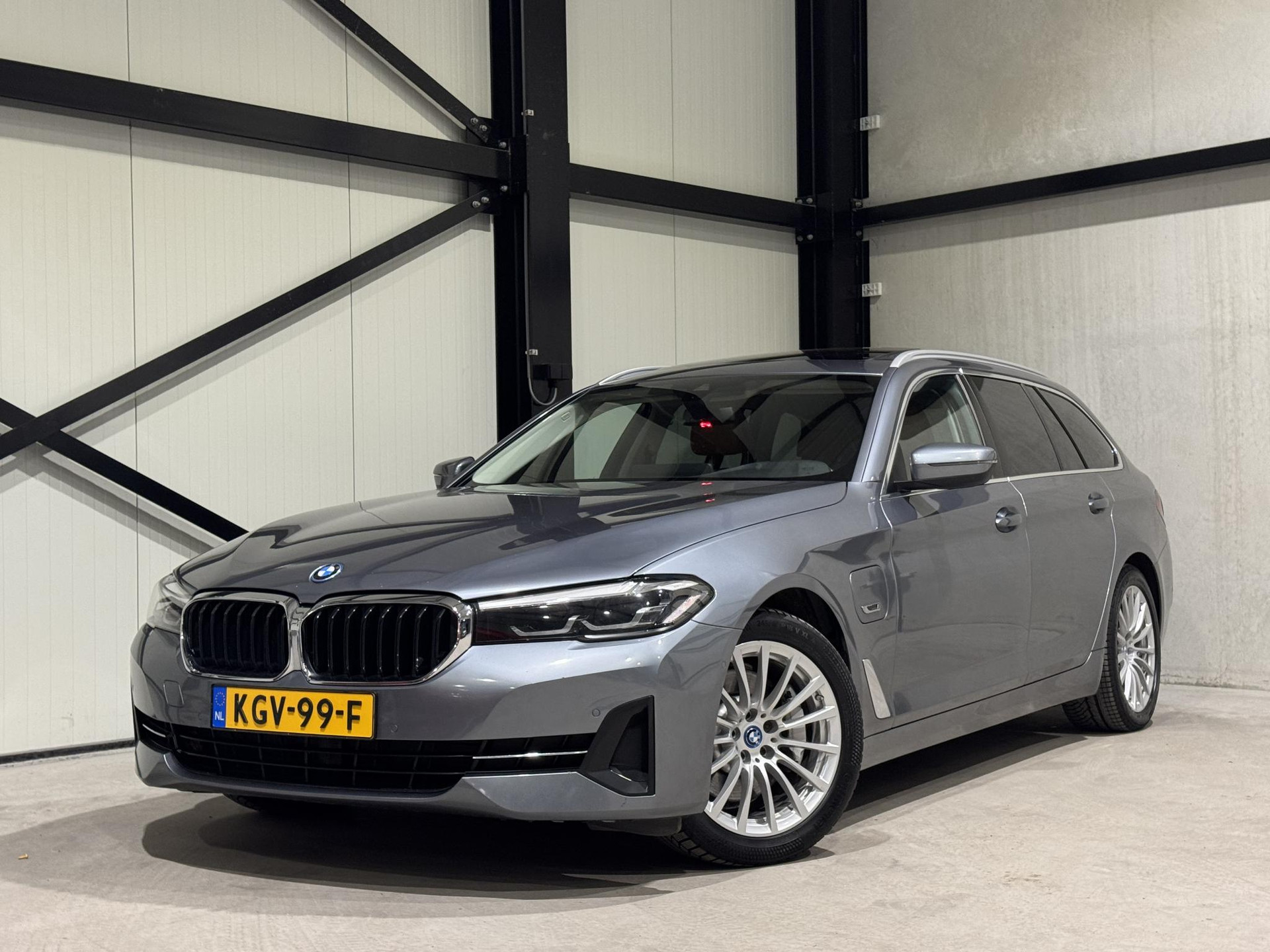 BMW 5 Serie Touring 520e Business KGV99F