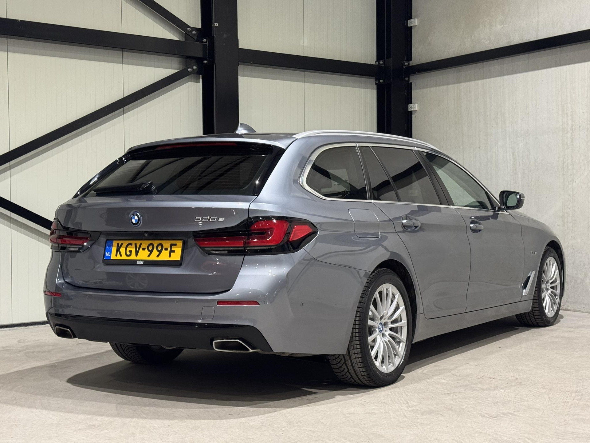 BMW 5 Serie Touring 520e Business KGV99F