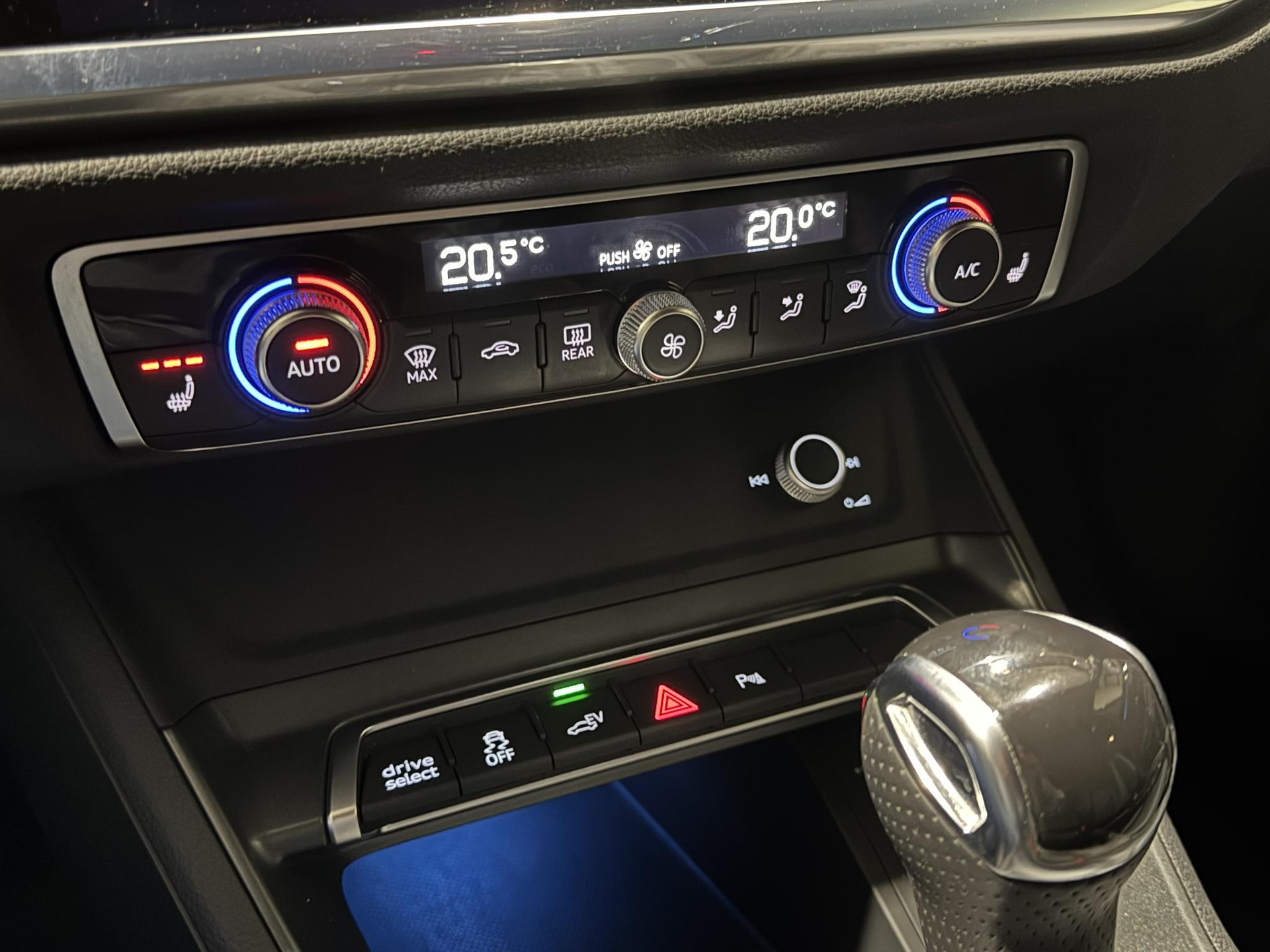 Audi Q3 45 TFSI e S-Line KLK73G