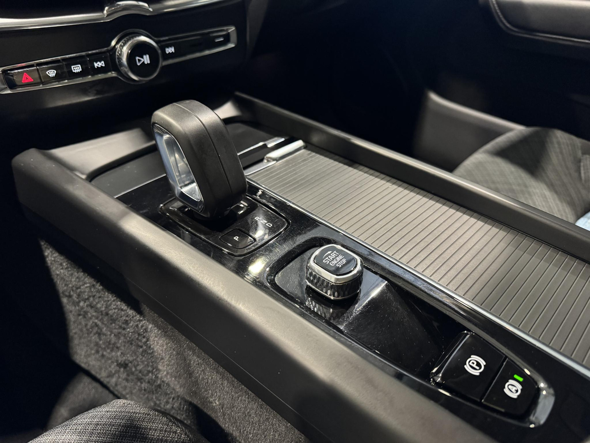 Volvo XC60 2.0 Recharge T6 AWD Business KLG41B