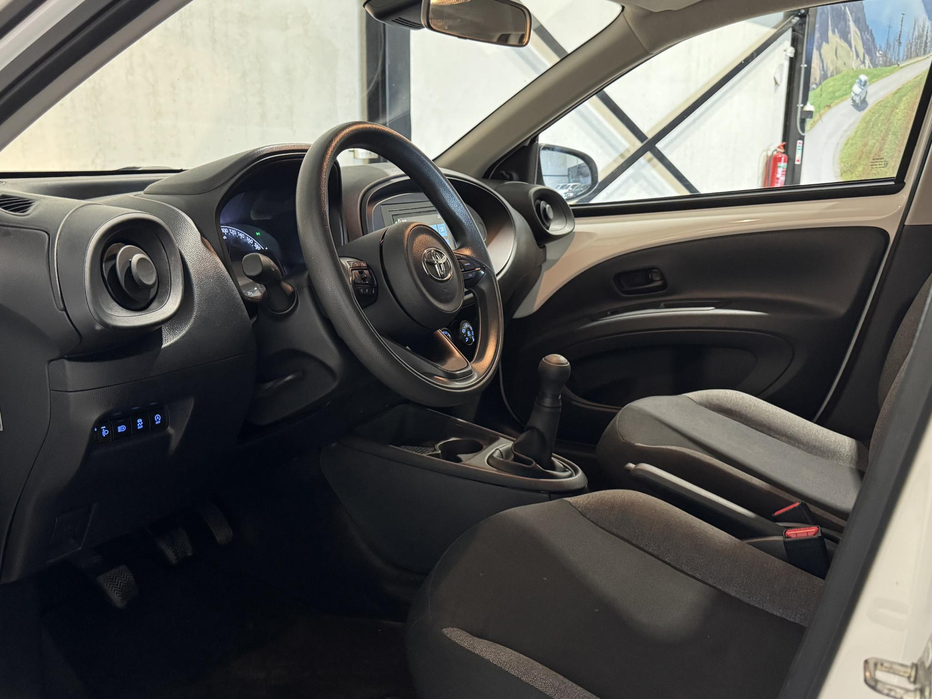 Toyota Aygo X 1.0 VVT-i MT T565GL